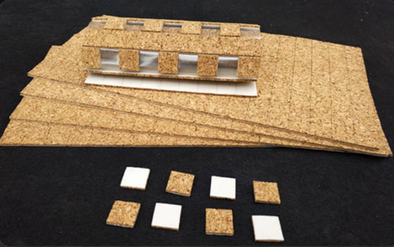 สี่เหลี่ยม Self Stick Cork Pads Self Adhesive ทนทาน ด้วยการเสร็จเรียบ