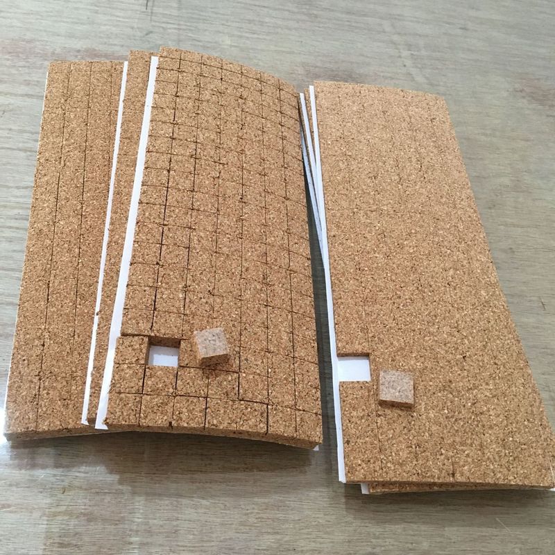 การใช้งานหลากหลาย Self Adhesive Cork Pads Square Adhesive สําหรับความต้องการของคุณ